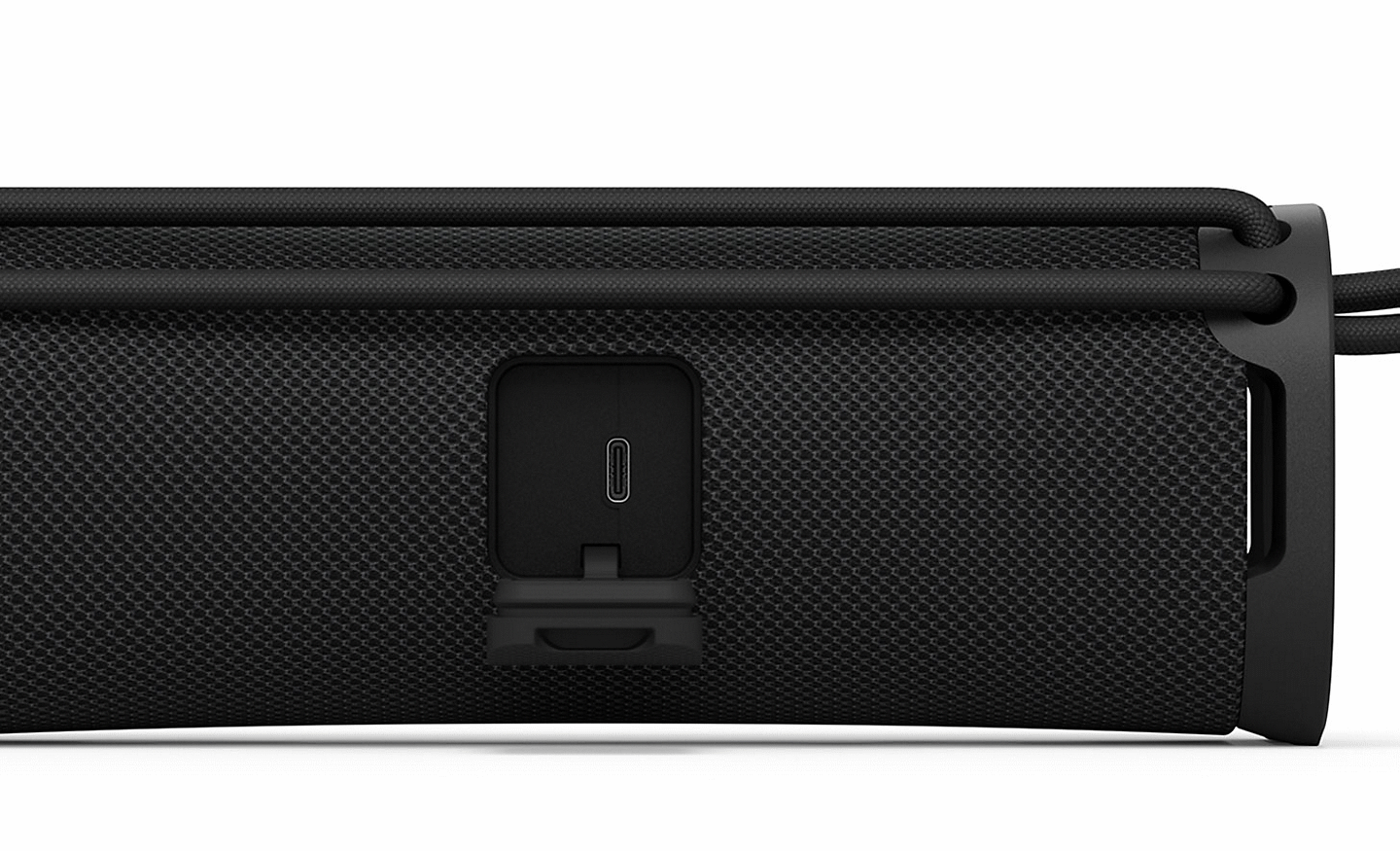 Imagine din spate cu boxa portabila ULT FIELD 1, cu portul USB Type-C® clar vizibil