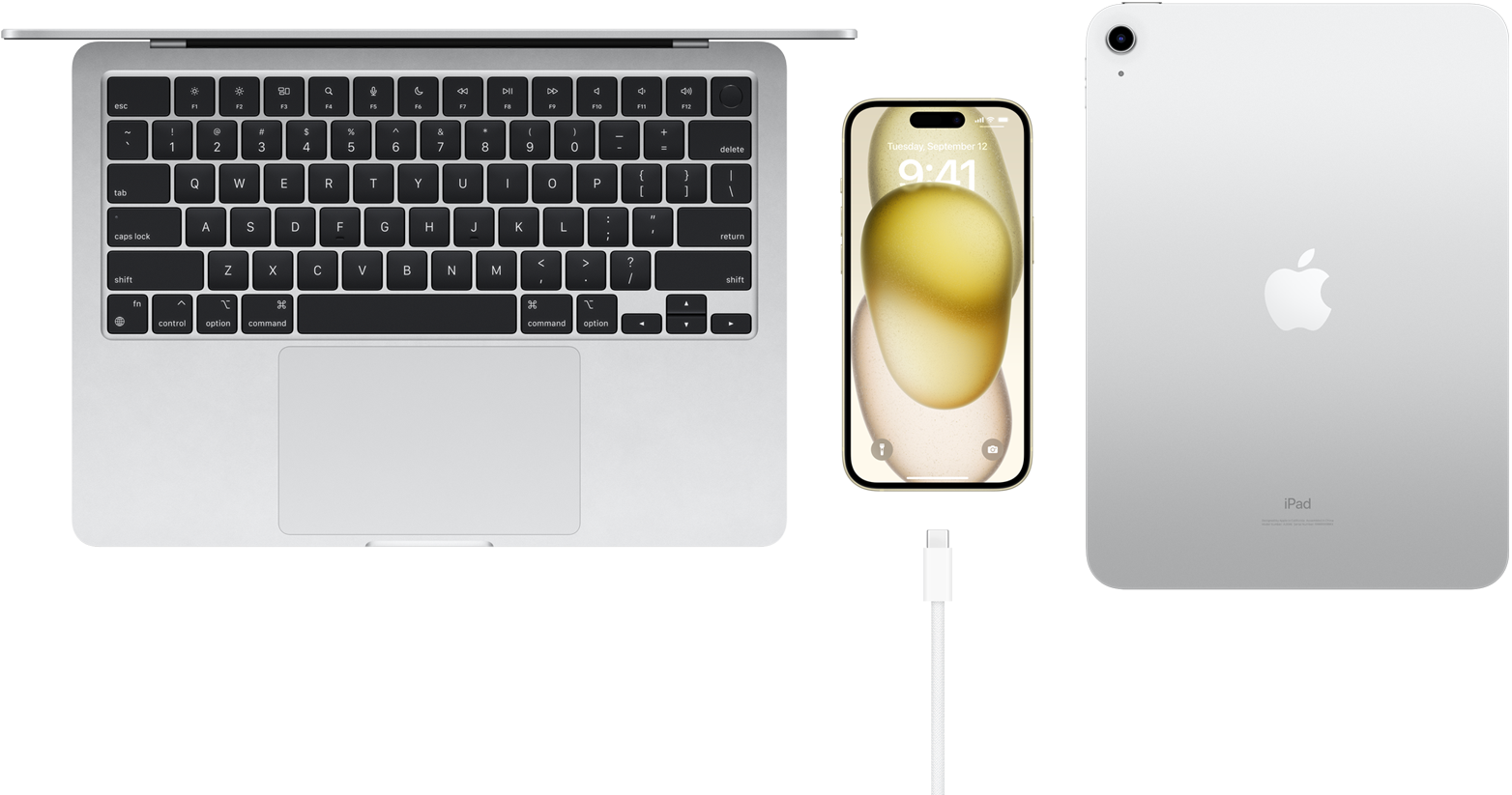 Vedere de sus a MacBook Pro, iPhone 15 cu un conector USB-C si iPad